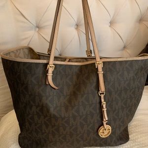 Michael Kors bucket bag